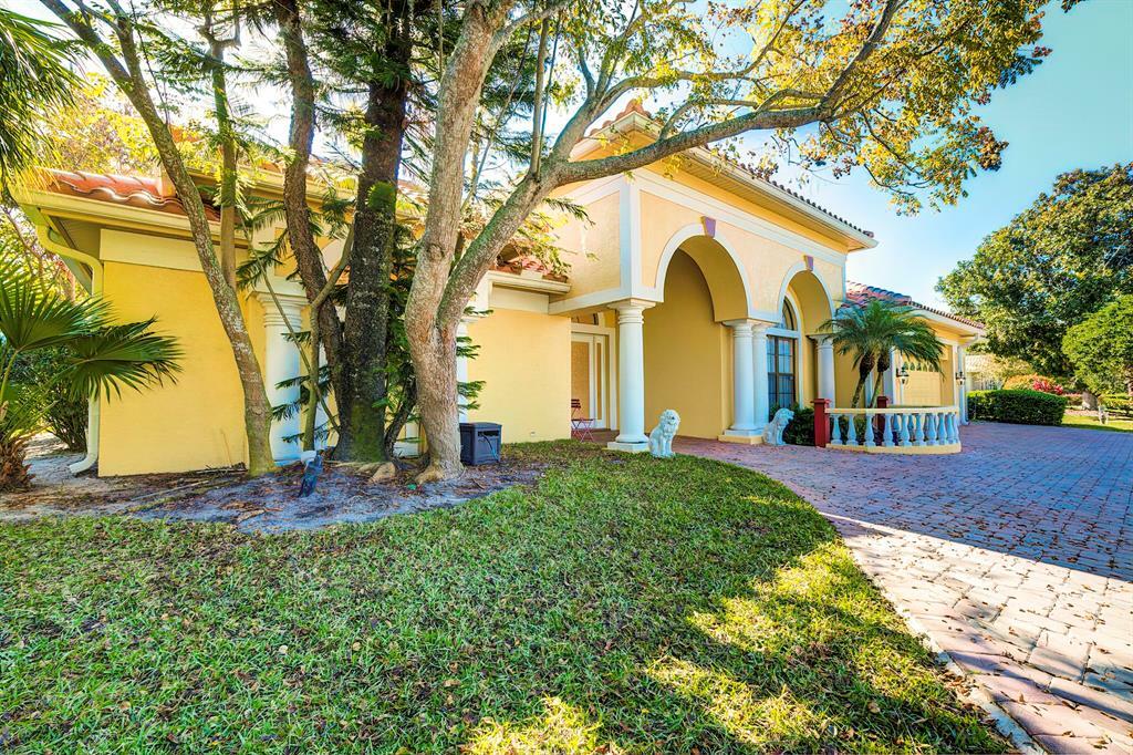 Property Photo:  30324 Laurelwood Lane  FL 33543 