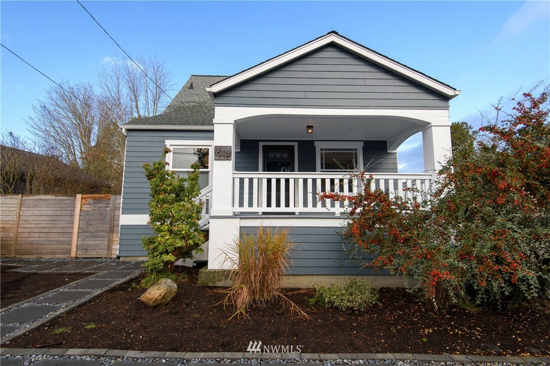 Property Photo: 618 N 117th Street WA 98133