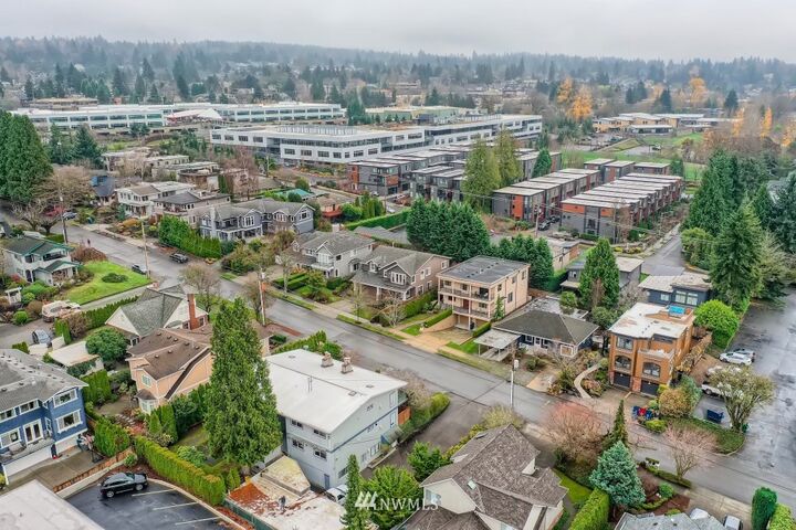 Property Photo:  325 6th Avenue S  WA 98033 