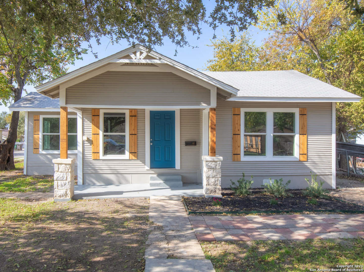 Property Photo:  1901 W Craig Pl  TX 78201 