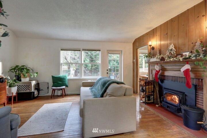 Property Photo:  6730 18th Avenue SW  WA 98106 