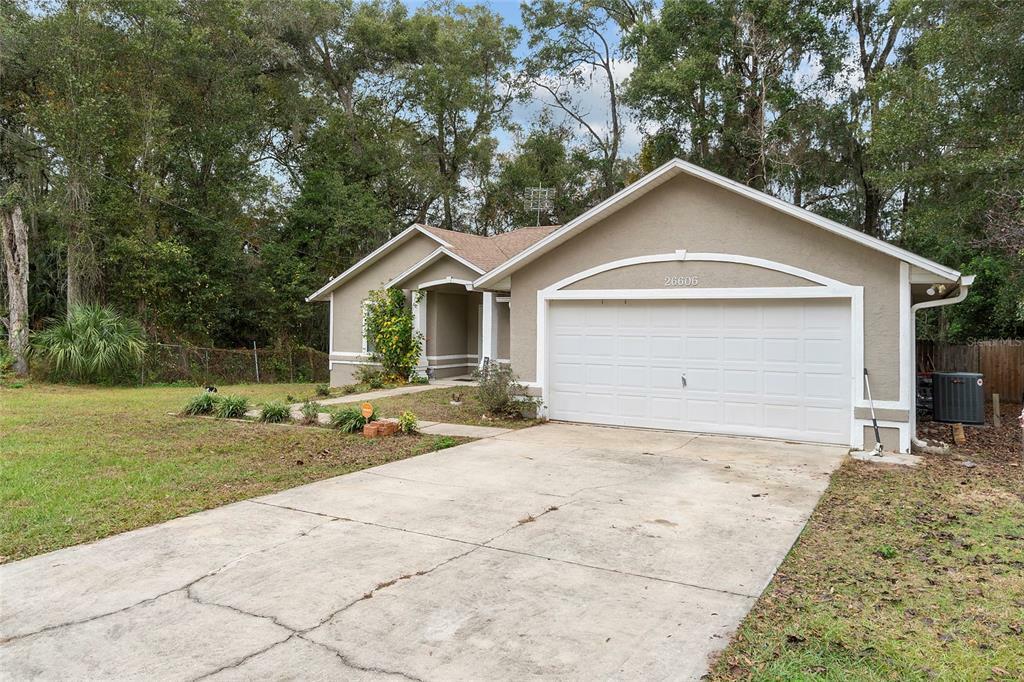 Property Photo:  26606 NW 3rd Place  FL 32669 