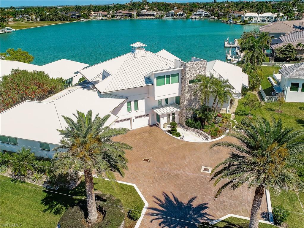 Property Photo: 919 S Barfield Dr FL 34145