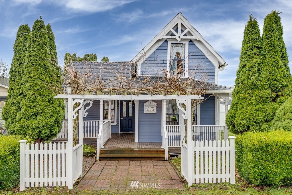 Property Photo:  213 Taylor Street  WA 98290 