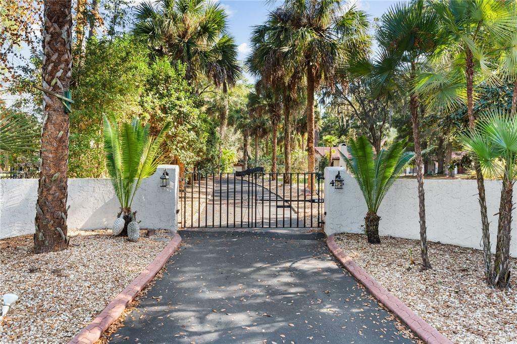 Property Photo:  435 S Country Club Road  FL 32746 