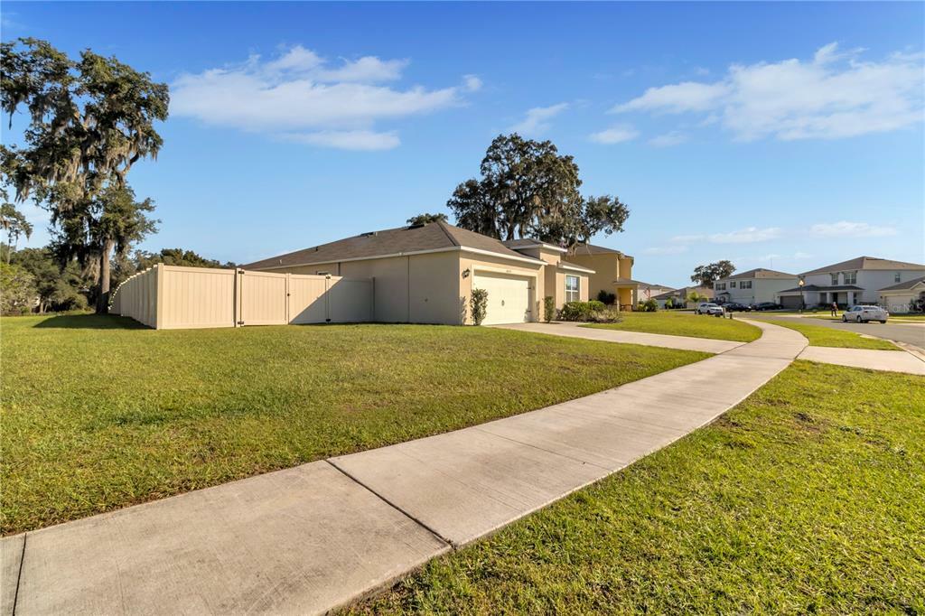 Property Photo:  10525 Bronze Leaf Court  FL 34788 