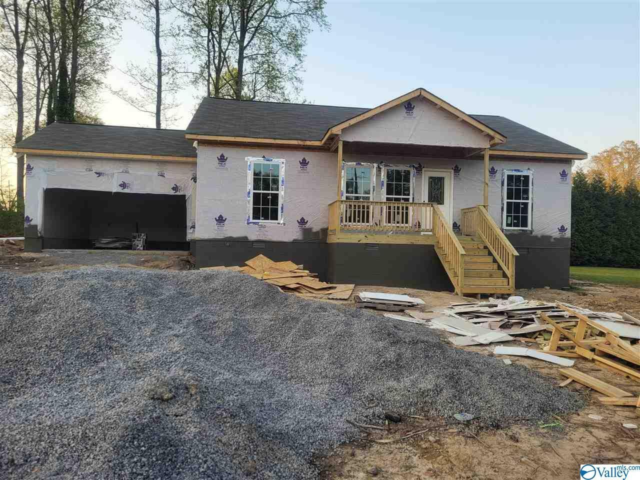 Property Photo: 637 Greenview Drive AL 35950