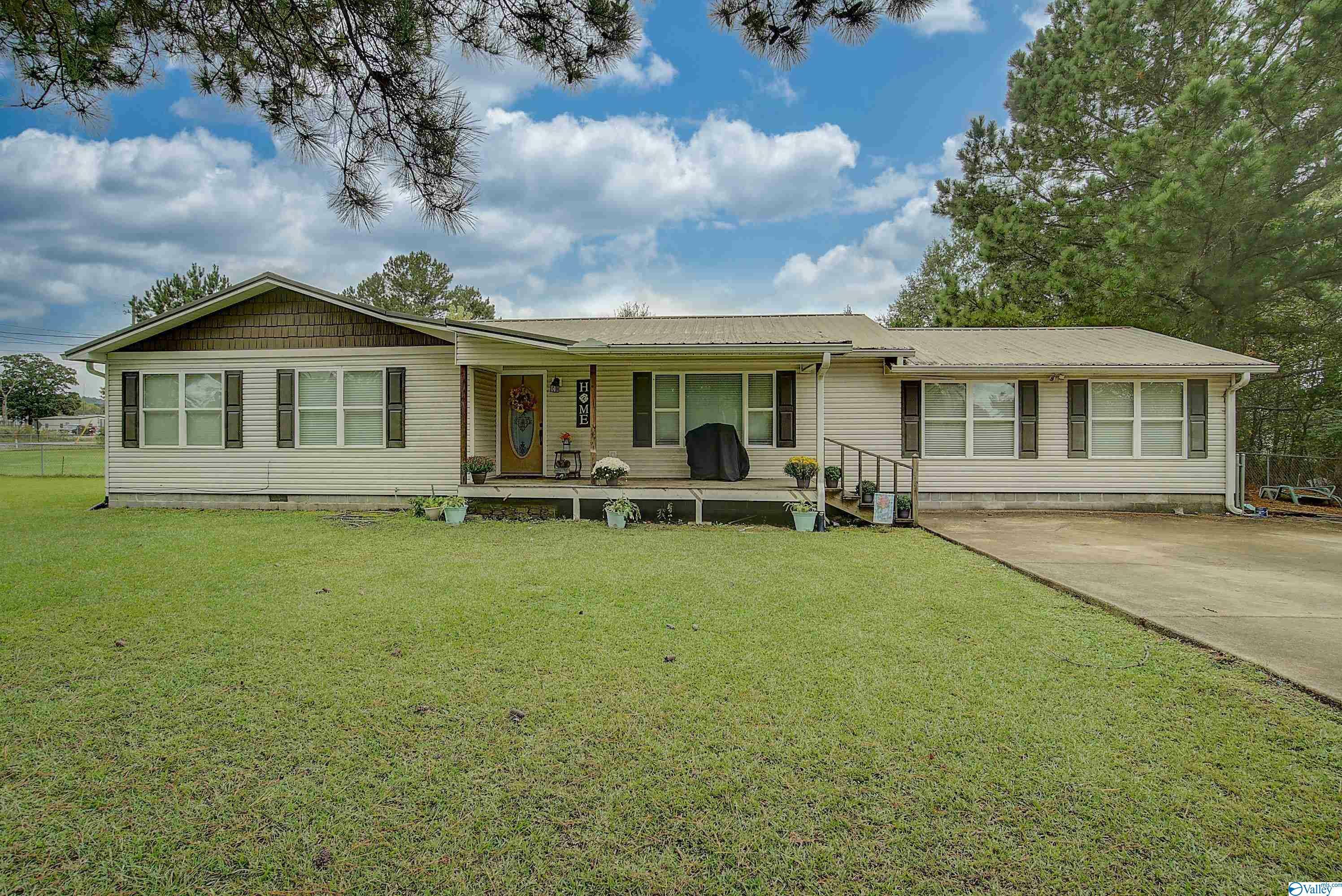 Property Photo:  349 Kinzie Lane  AL 35906 