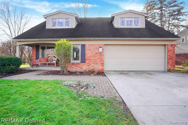 Property Photo:  2801 Palmerston Drive  MI 48084 