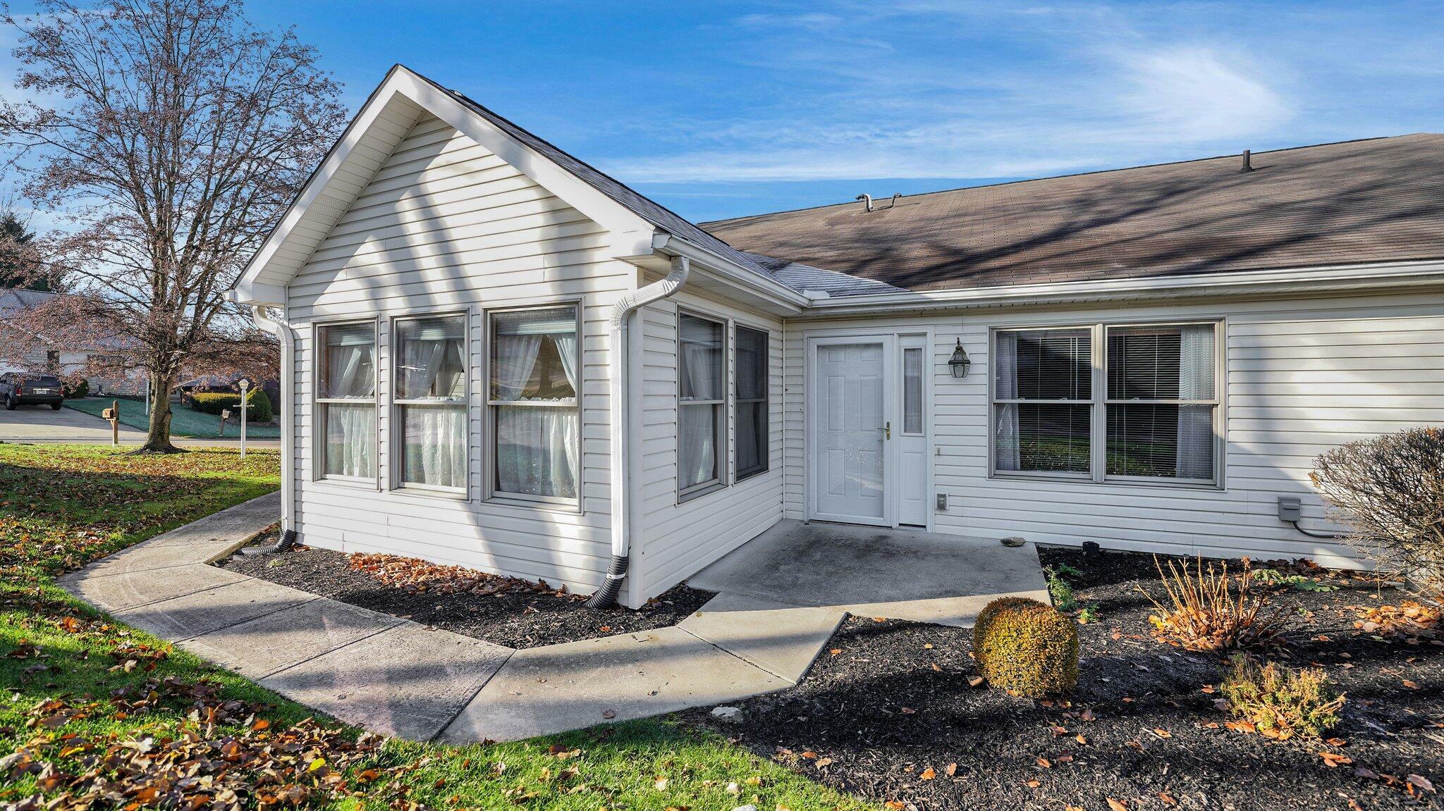 Property Photo: 982 Professional Parkway OH 43056