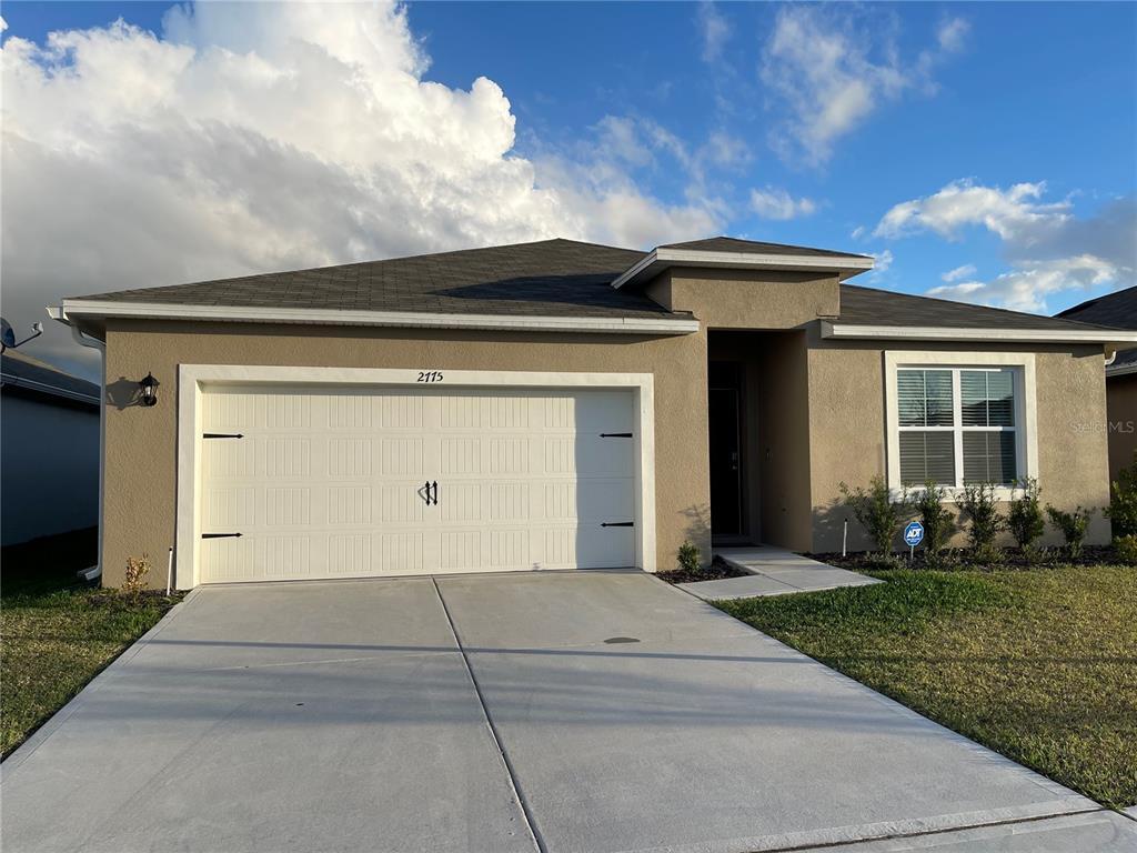 Property Photo:  