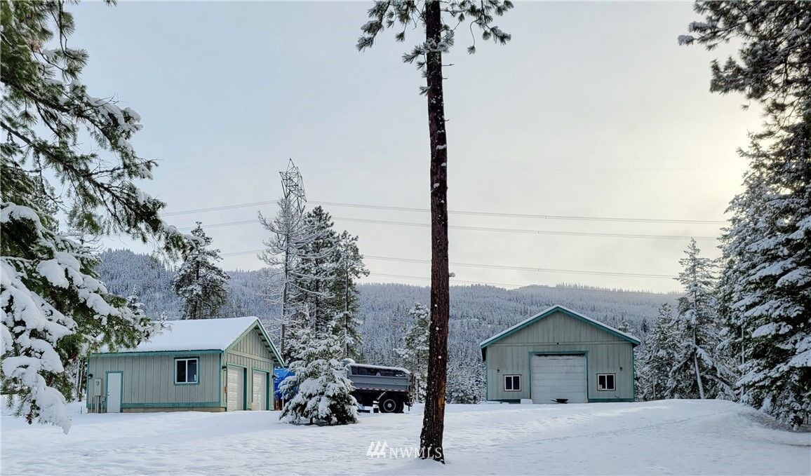 Property Photo: 860 Winchester Drive WA 98922