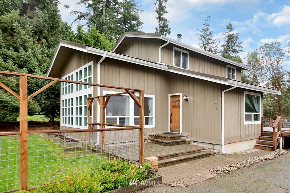 Property Photo:  1444 Manor Way  WA 98249 