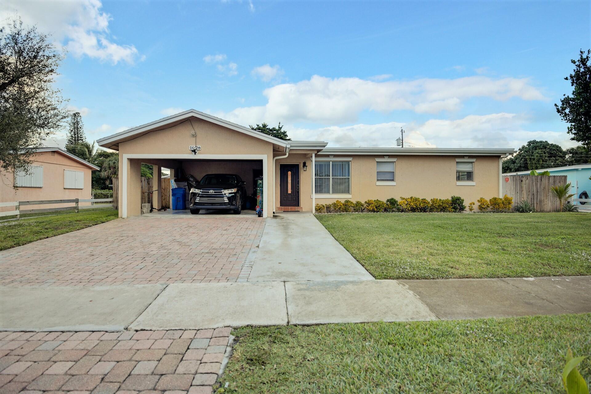 Property Photo: 1026 S 14th Place FL 33462