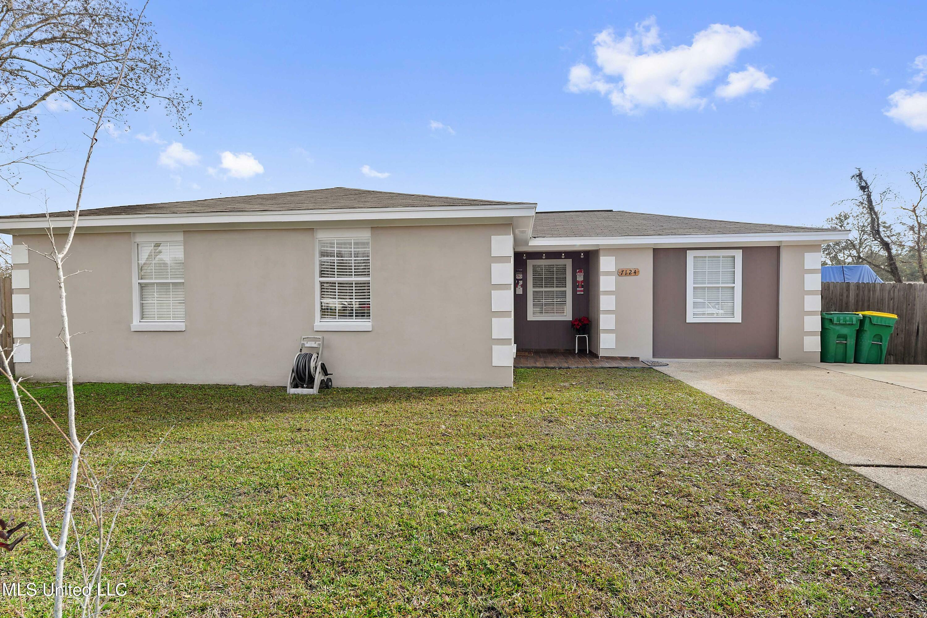 7124 Thornbriar Street  Ocean Springs MS 39564 photo