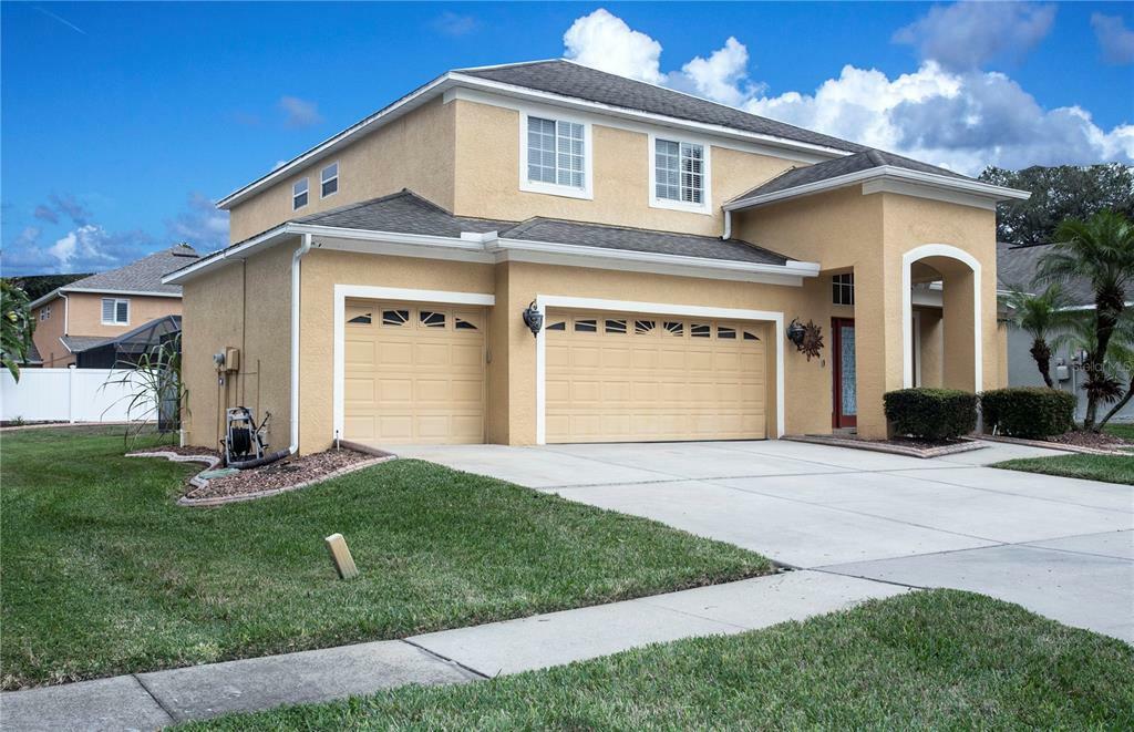 Property Photo: 2738 Avon River Drive FL 33596