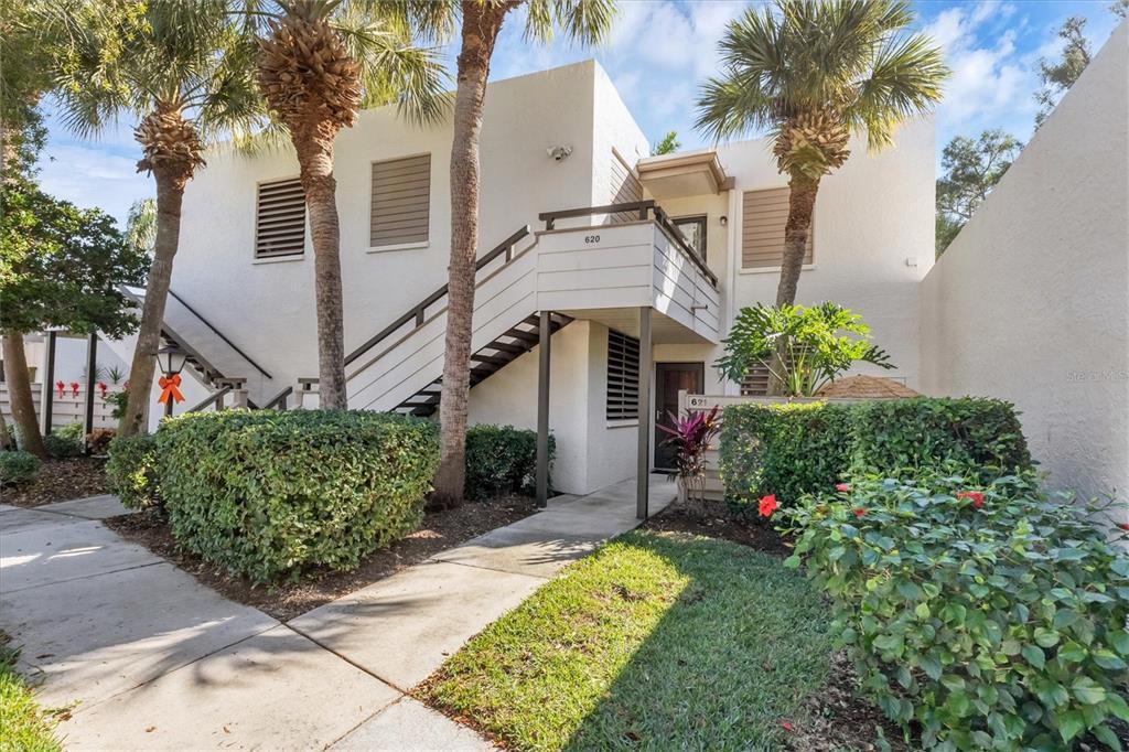 Property Photo: 621 Woodlawn Drive 621 FL 34210