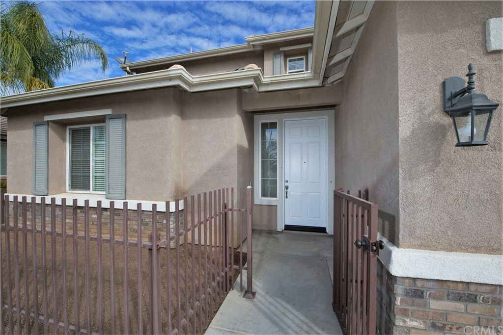 Property Photo:  2847 Lake View Drive  CA 92571 