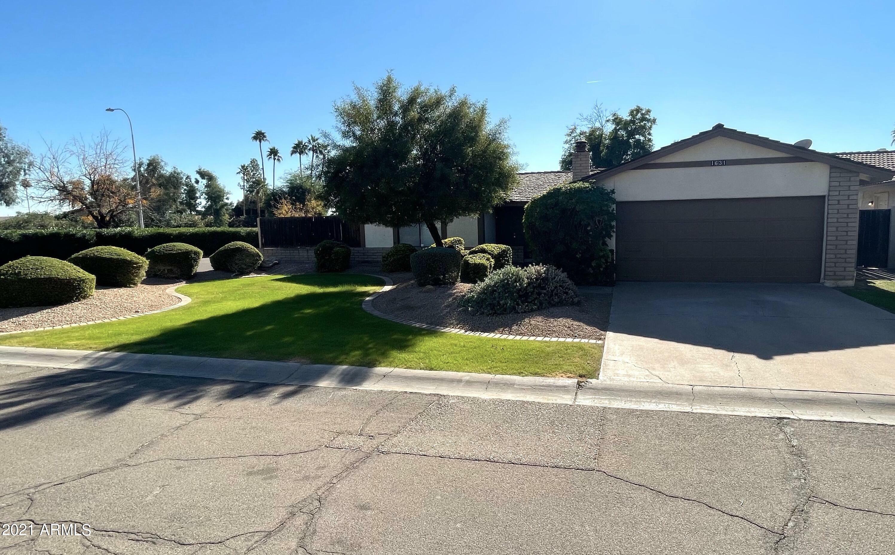 Property Photo:  1631 E Edgewater Drive  AZ 85283 