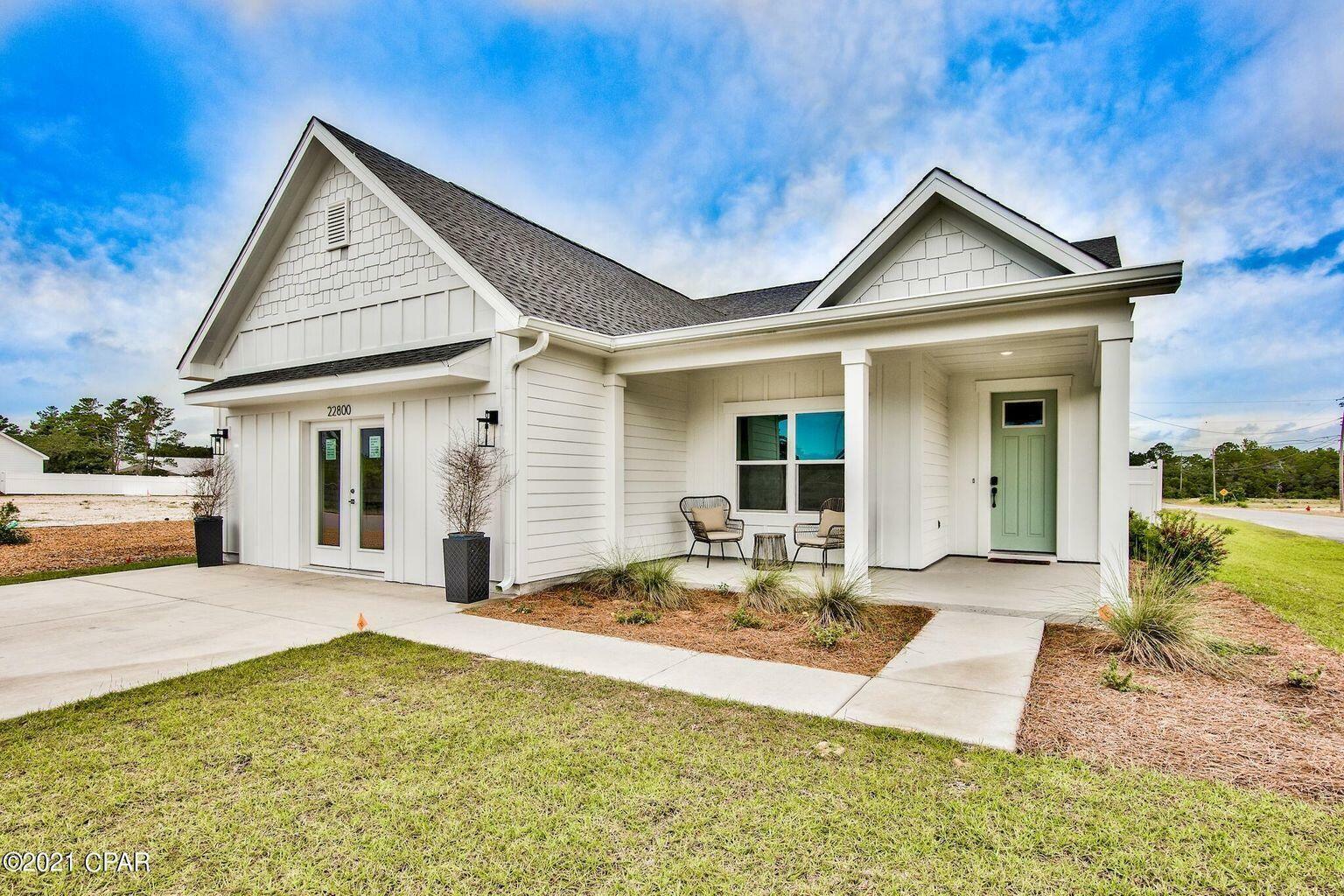 Property Photo:  724 Landing Circle  FL 32413 