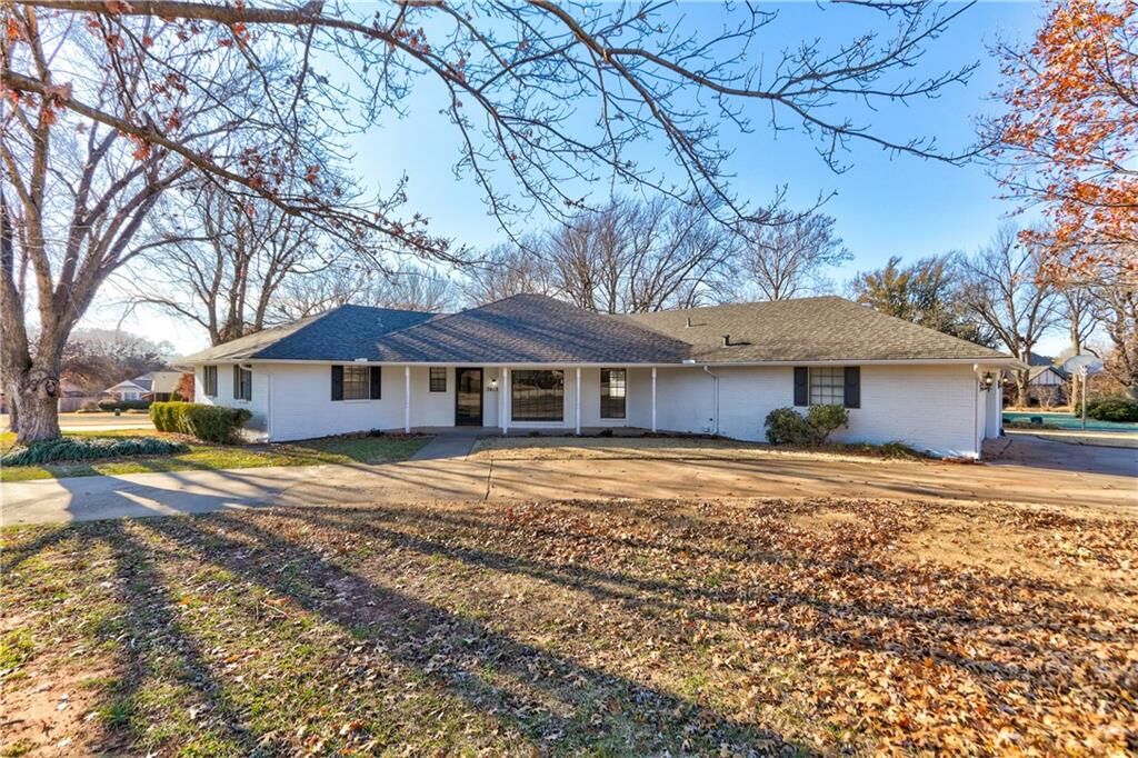 Property Photo:  3413 S Choctaw Drive  OK 73013 
