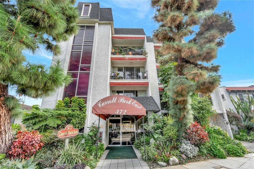 Property Photo: 372 Carroll E 201 CA 90814