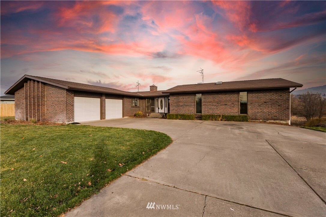 Property Photo: 1319 Barleen Drive WA 99362