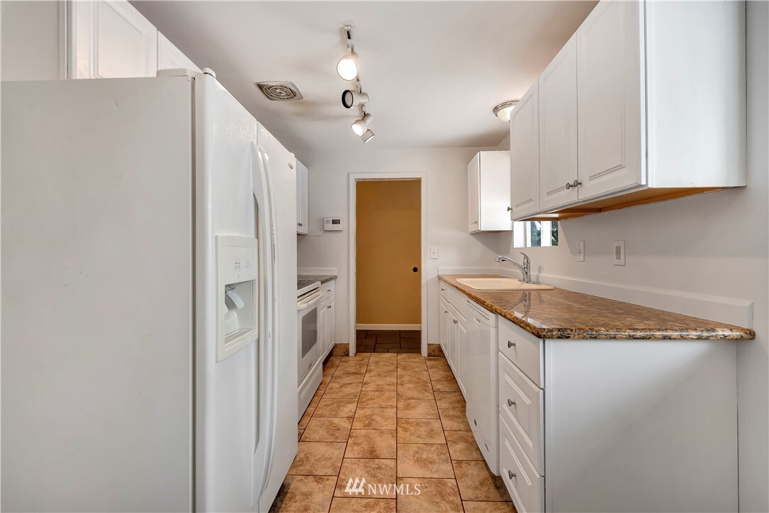 Property Photo: 9503 Bowdoin Way WA 98020