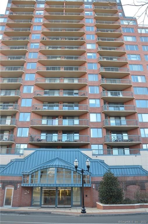 Property Photo:  25 Forest Street 5L  CT 06901