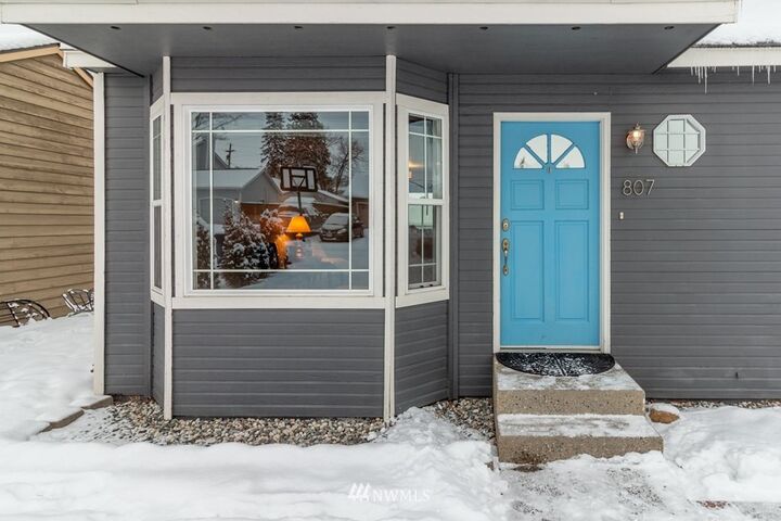 Property Photo:  807 Kristi Court  WA 98801 