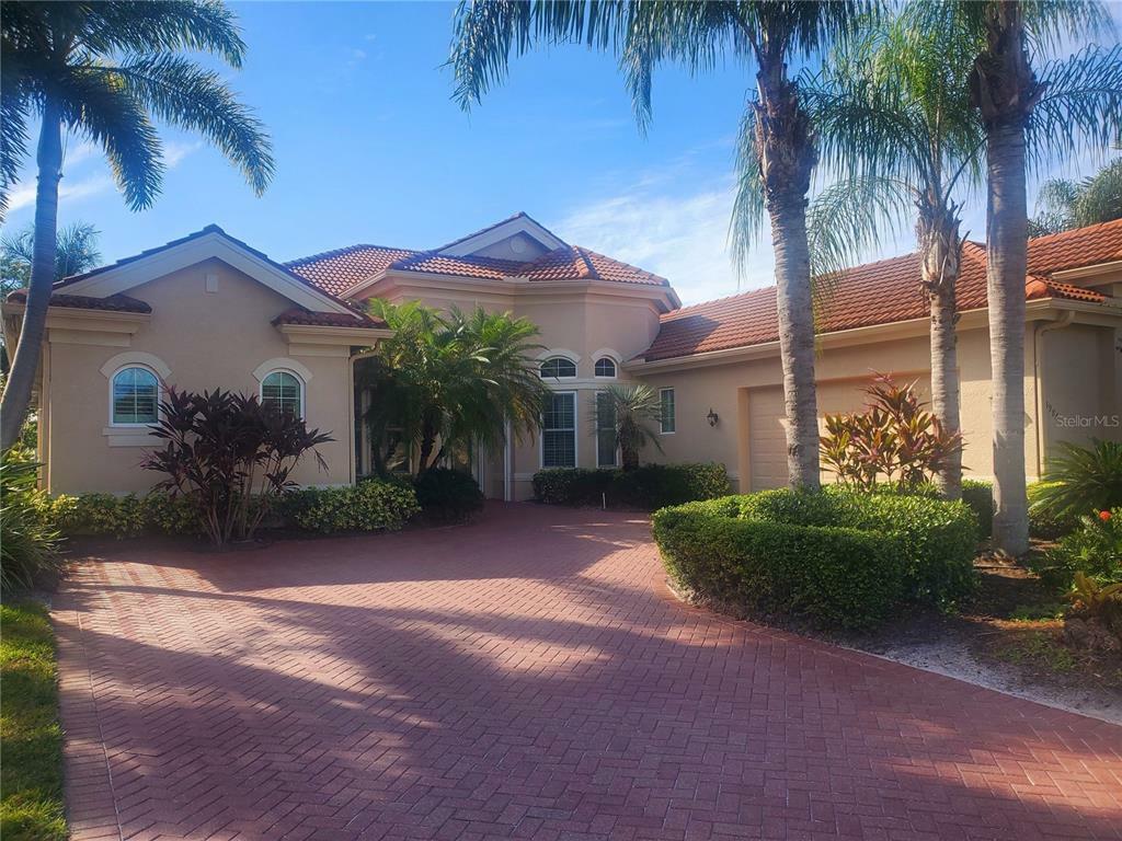 Property Photo:  13986 Royal Pointe Drive  FL 33953 