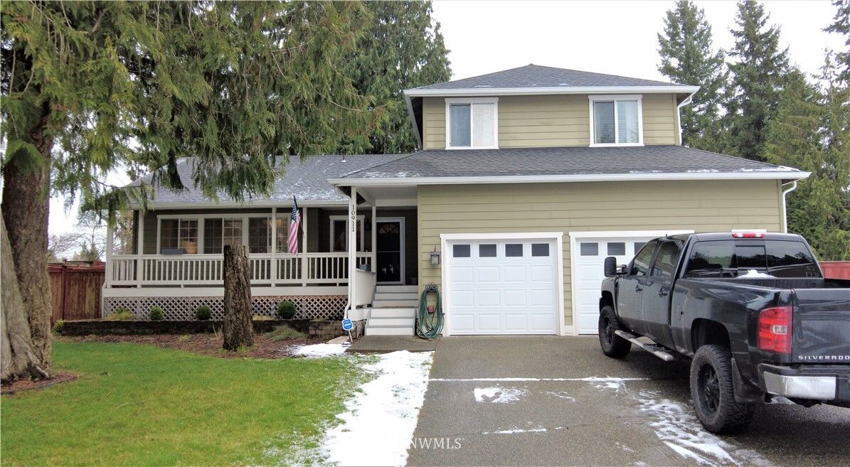 Property Photo:  10911  205th Avenue Ct E  WA 98391 