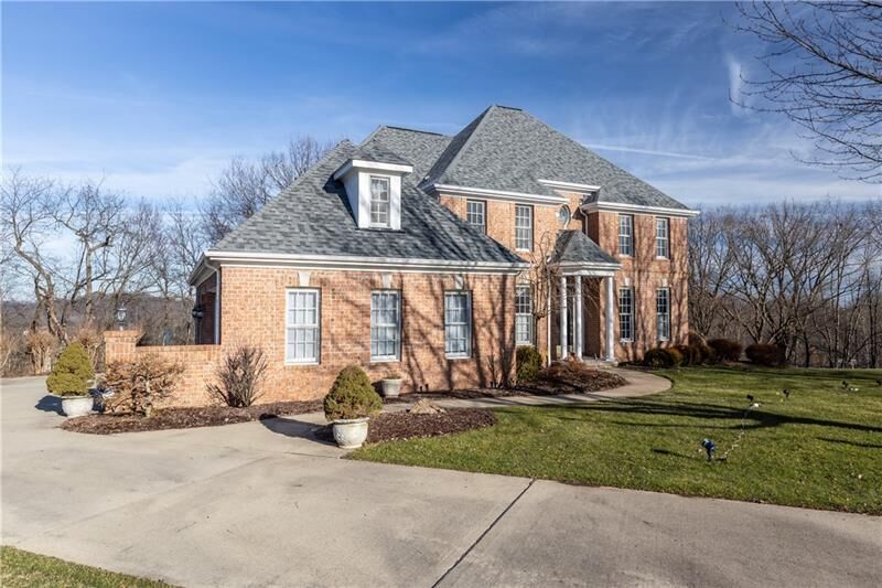 Property Photo:  513 Potomac Ct  PA 15044 