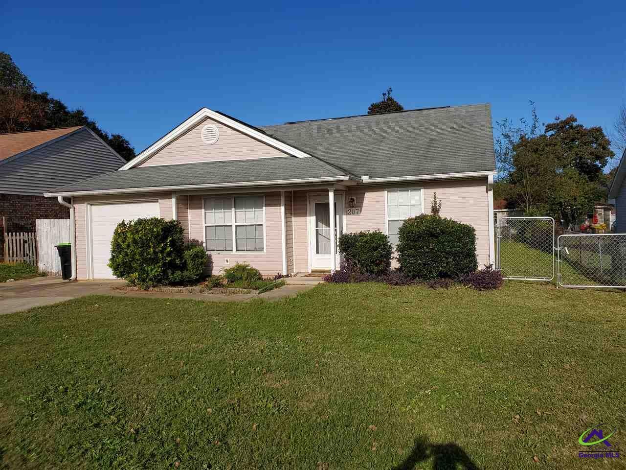 Property Photo:  207 Dunmurry Place  GA 31093 