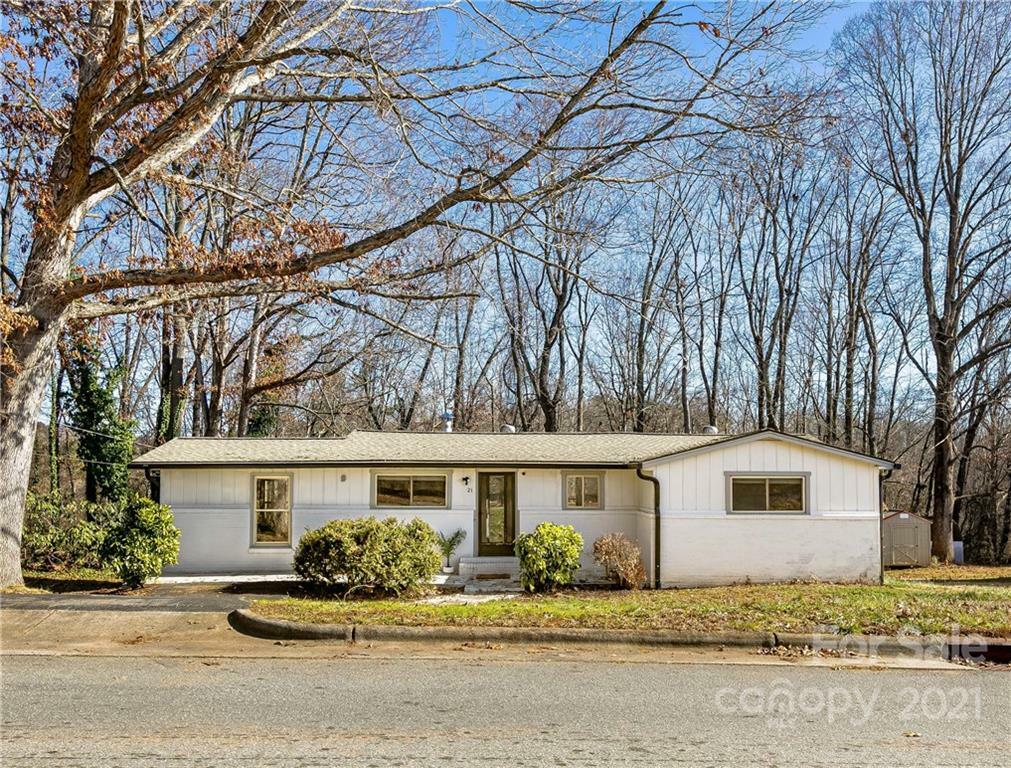 Property Photo:  21 Oak Hill Drive  NC 28806 