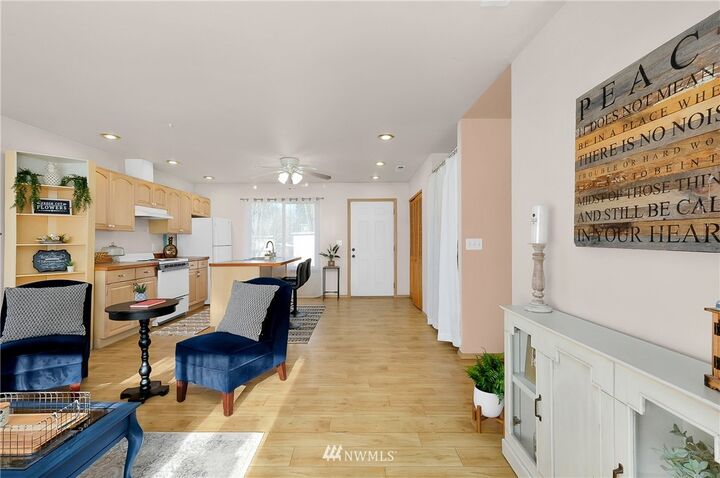 Property Photo: 1012 Pearl WA 98310