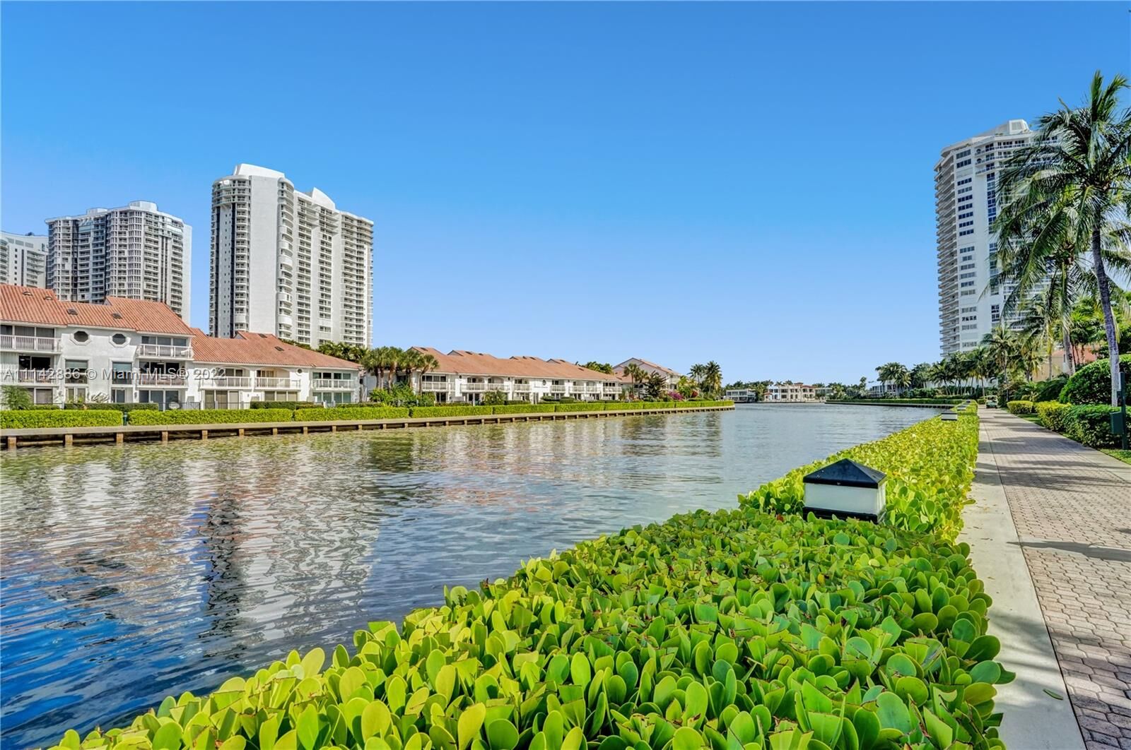 Property Photo:  3718 NE 208th St 3718  FL 33180 