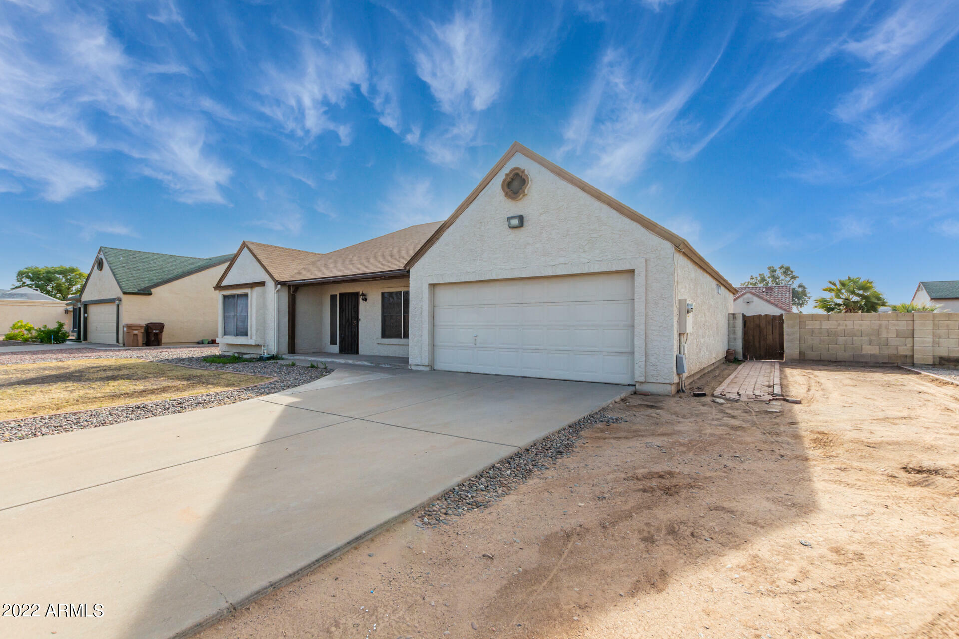 Property Photo: 7015 W Laurel Lane AZ 85345
