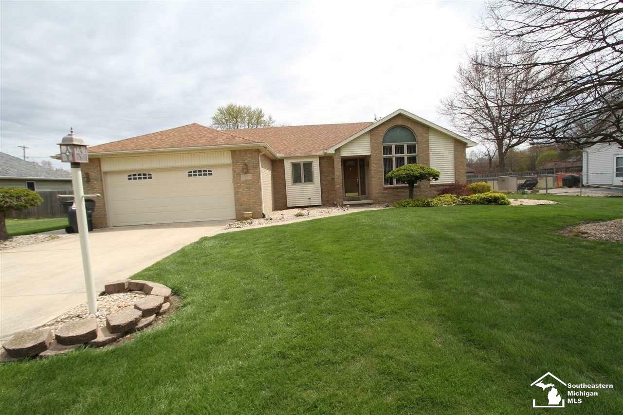 Property Photo:  8260 Galloway Drive  MI 48144-9608 