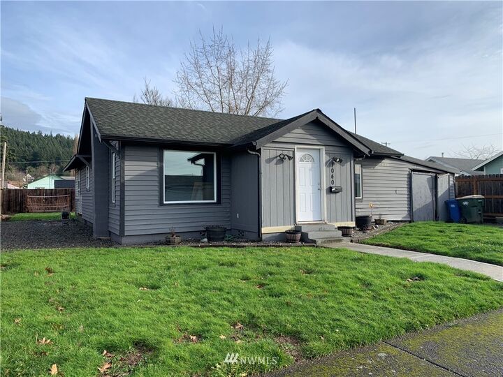 Property Photo: 1040 SW William Avenue WA 98532