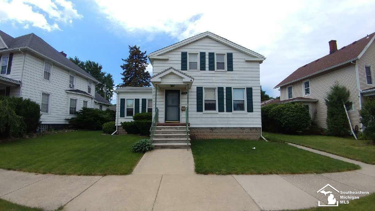 Property Photo:  426 E First  MI 48161 