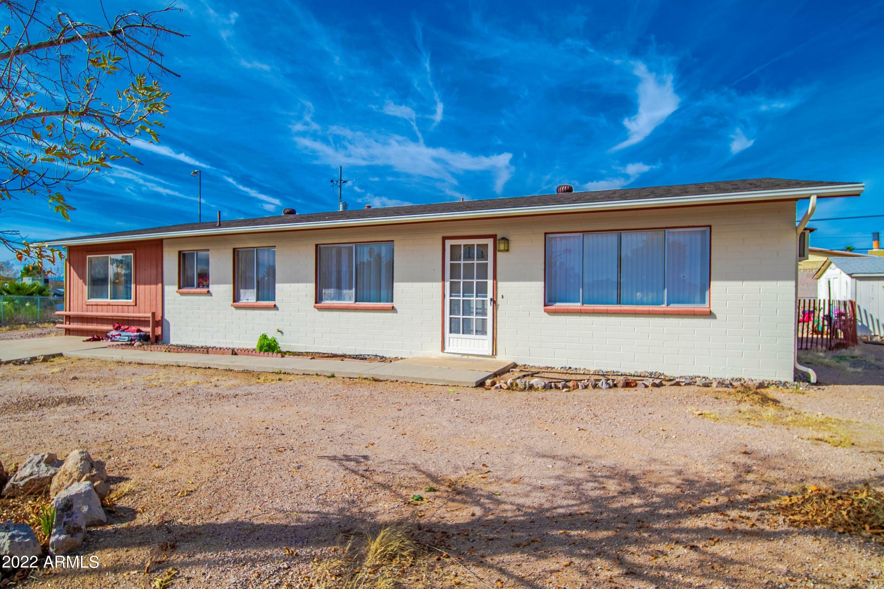 Property Photo:  738 Kachina Drive  AZ 85390 