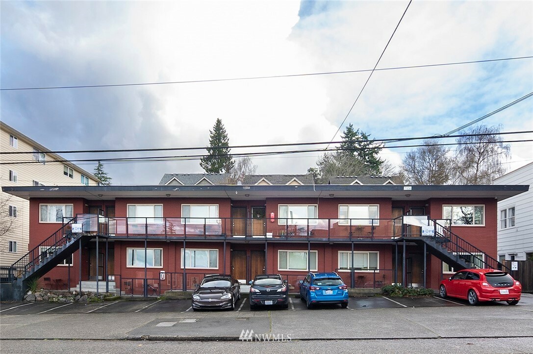 Property Photo: 7106 California Avenue SW 205 WA 98136