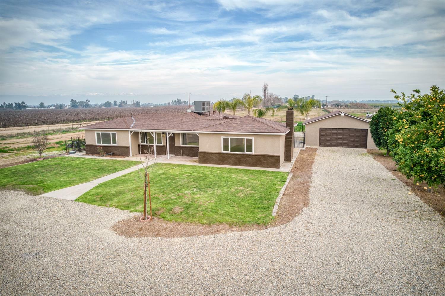 1454 N McCall Avenue  Sanger CA 93657 photo