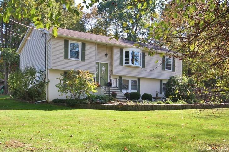 Property Photo:  75 Meadow Sweet Road  NY 10567 