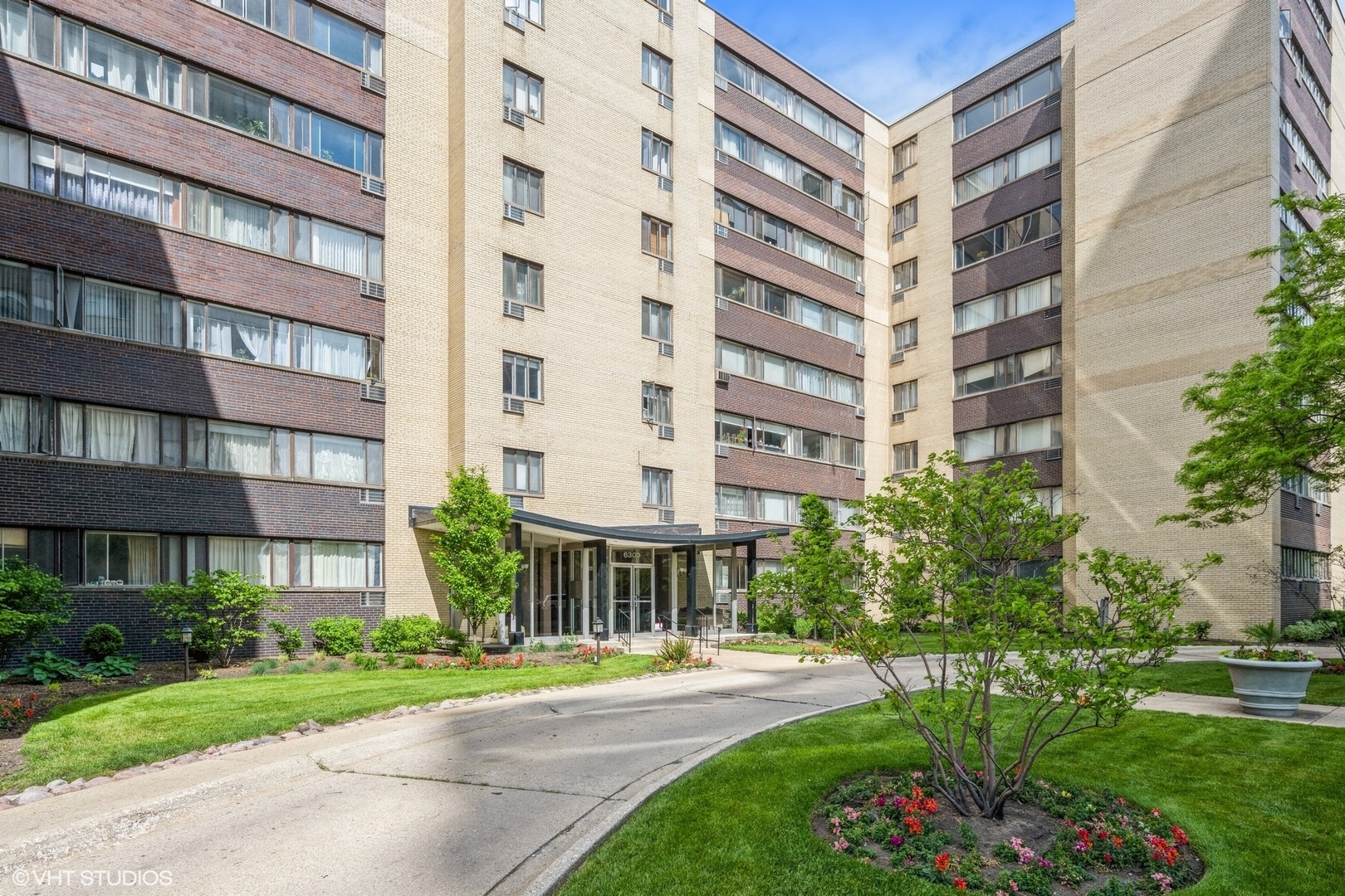 Property Photo: 6300 N Sheridan Road 206 IL 60660