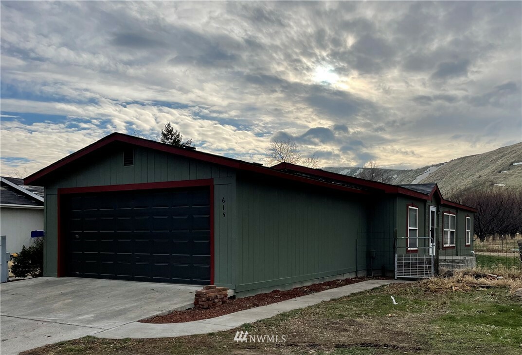 Property Photo: 615 NW 4th Avenue OR 97862