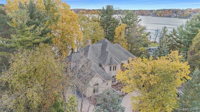 Property Photo: 5293 Hidden Pines Drive MI 48116