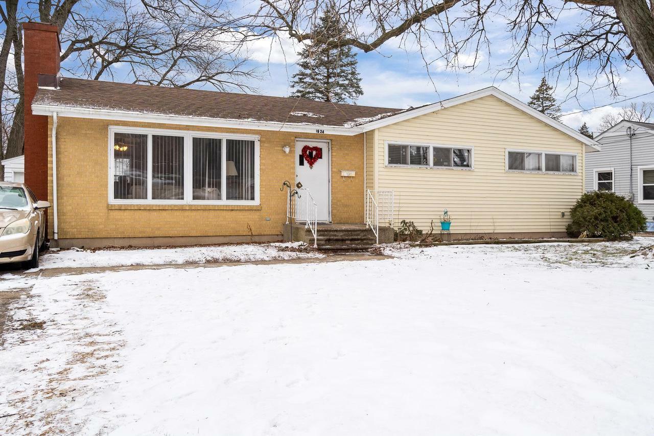 Property Photo:  1624 Turtle St  WI 53511 