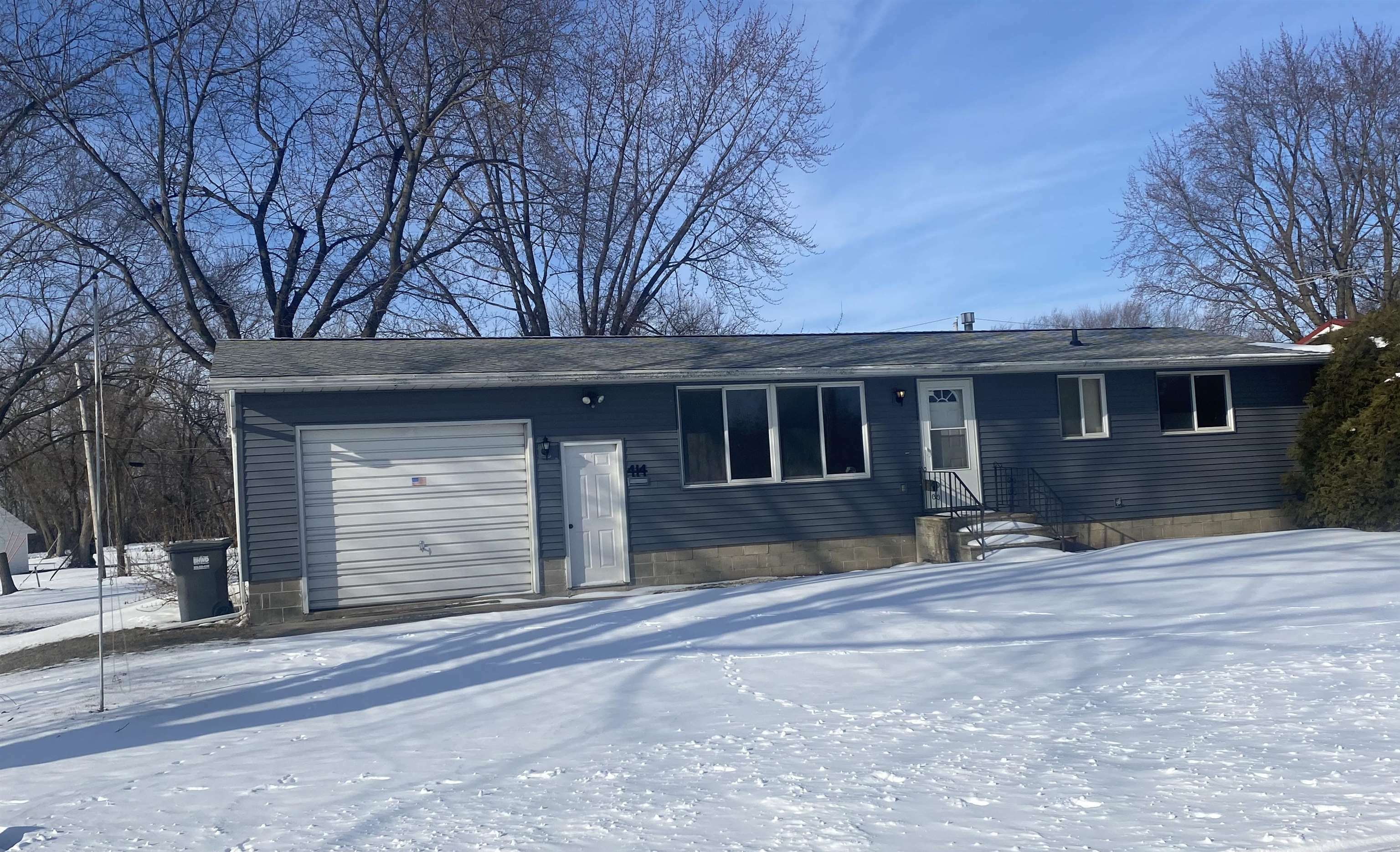 Property Photo:  414 5th Ave NW  IA 50662 